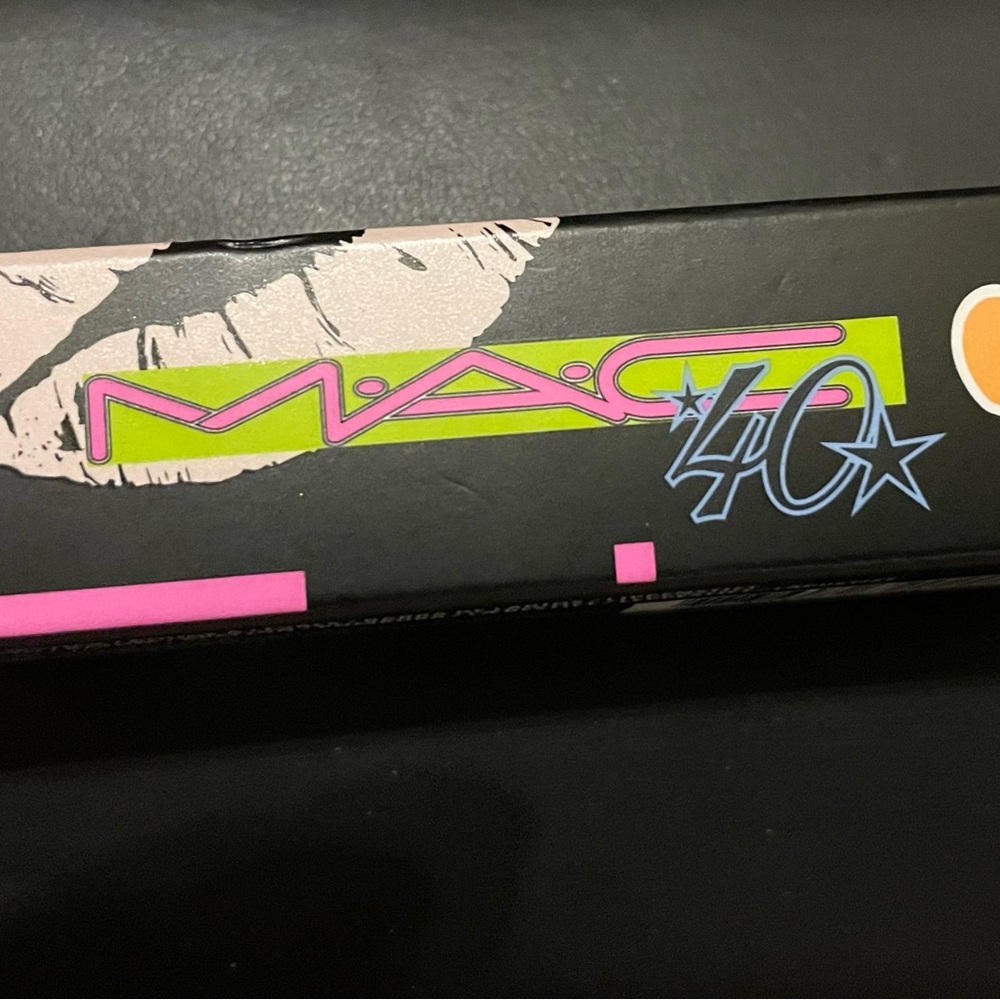 MAC BUBBLES Lipstick